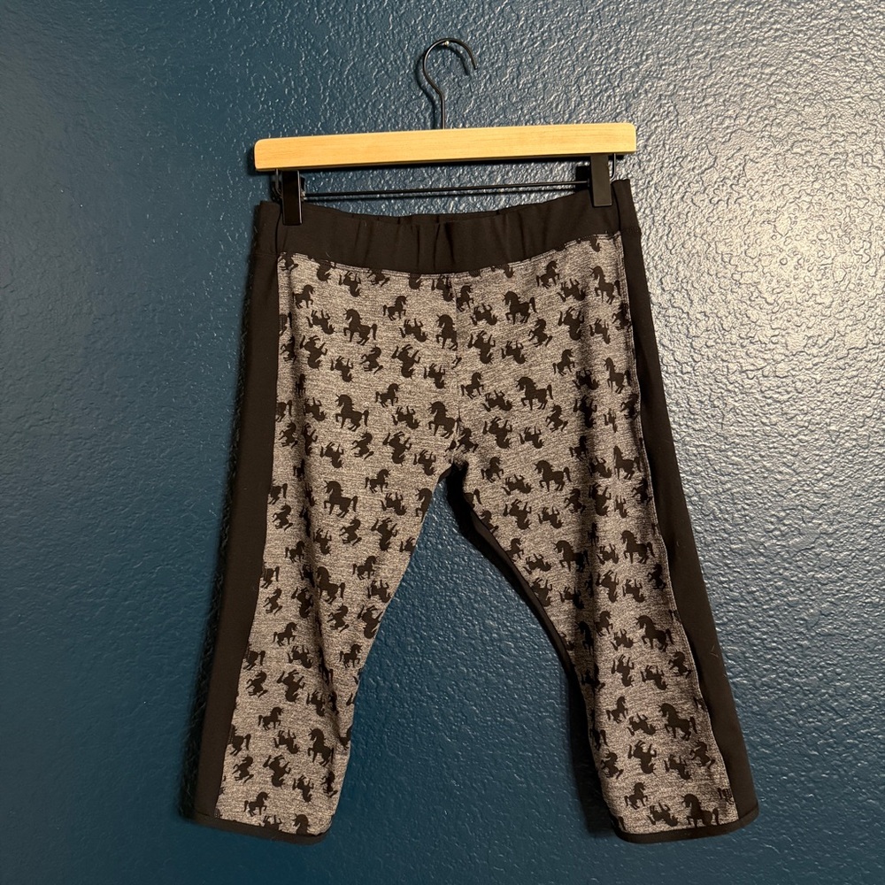 Women’s Lorna Jane Unicorn Print Gray and Black Knee Length Leggings